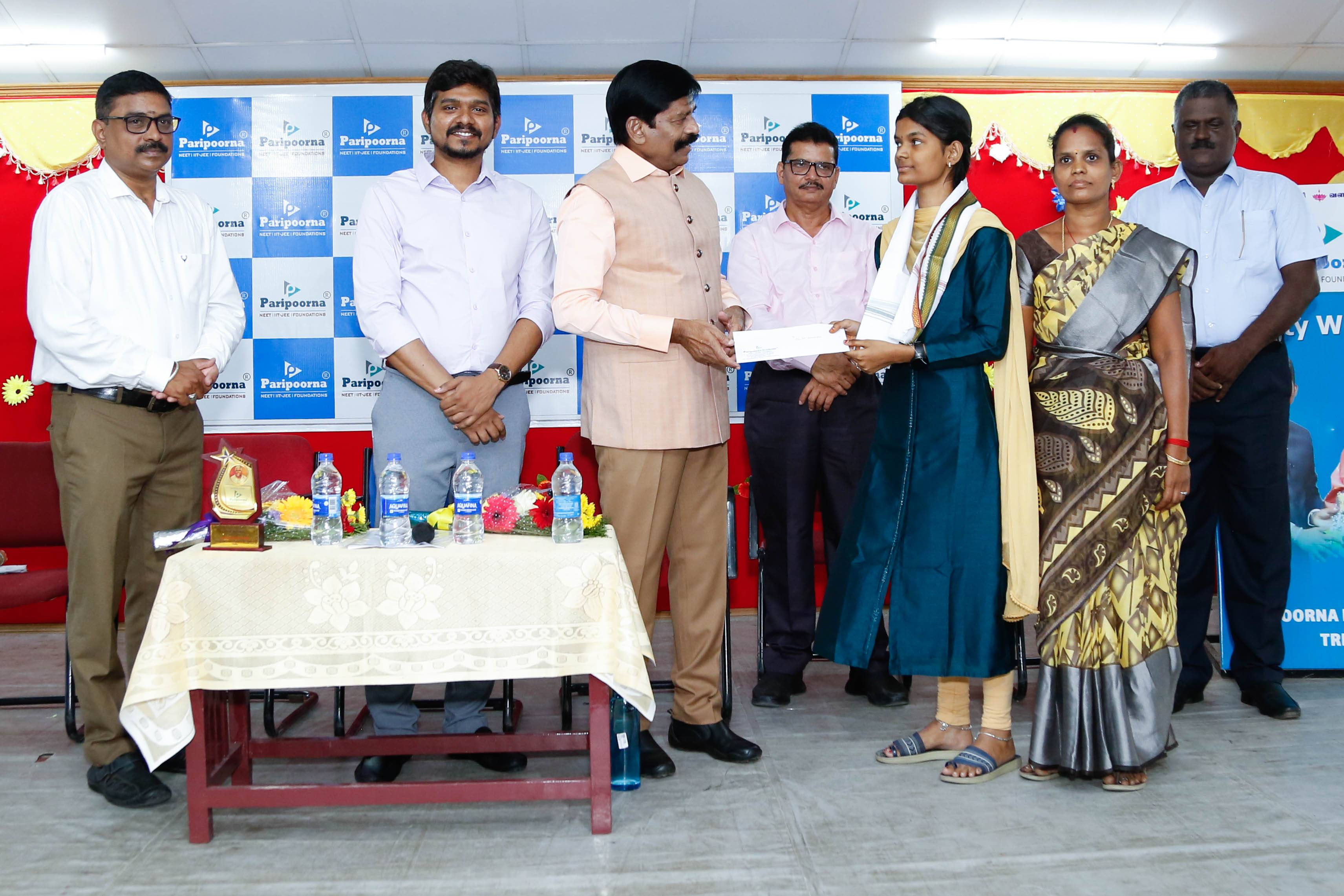 Paripoorna neet Academy Honouring The Achievers	